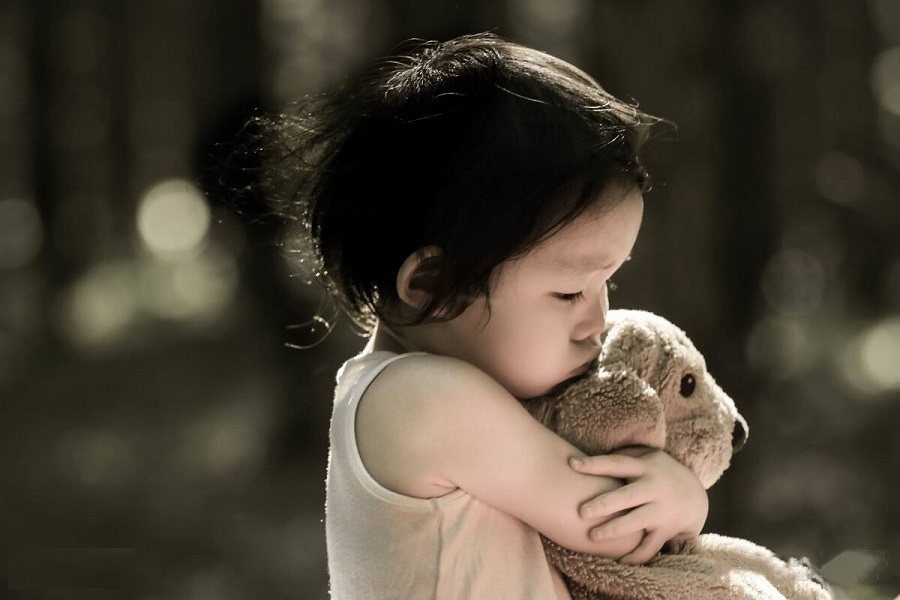 为什么孩子总想要抱抱？他真正需求是什么？